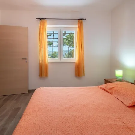 Uljevic-close To The * Traù