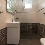 Διαμέρισμα Uljevic-close To The Τρογκίρ