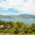 Διαμέρισμα Uljevic-close To The Τρογκίρ