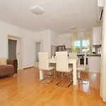 Uljevic-close To The Διαμέρισμα *