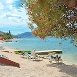 Διαμέρισμα Uljevic-close To The Τρογκίρ