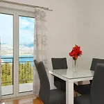 Διαμέρισμα Uljevic-close To The Τρογκίρ