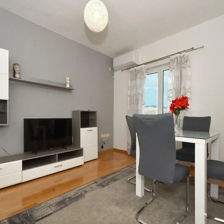 Apartamento Uljevic-close To The Beach *